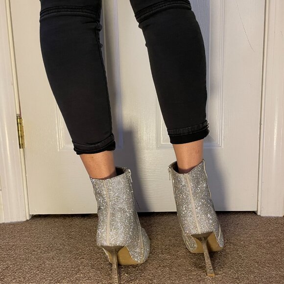 Steven Madden CALLEN Silver Rhinestone Booties with metal heel 8.5 - Picture 8 of 9